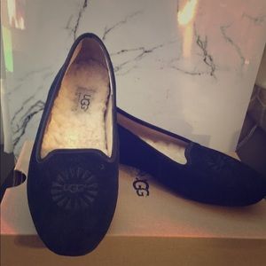 UGG ‘Carey Slippers/Flats’